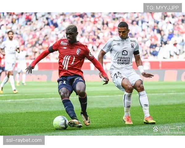 巴黎FC三球落后十人作战，连追三球战平里昂