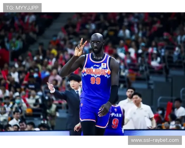 终场哨响，无缘季后赛的苏州肯帝亚外援布莱克尼独自落泪